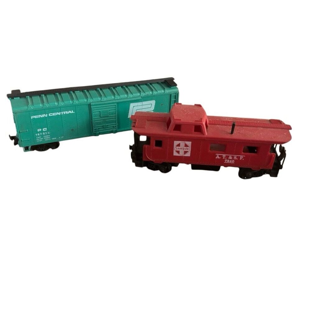 VTG Tyco AHM HO Scale Freight Train Lot: Penn Central Boxcar & Santa Fe Caboose